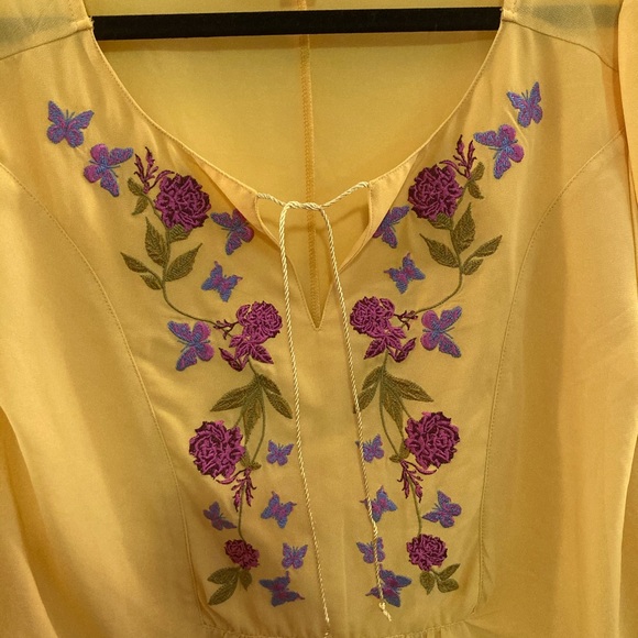 Yellow floral blouse with puffy sleeves. - Picture 3 of 5